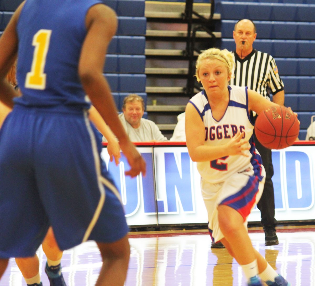 Molly Sloman (2) looks to drive to the hoop in Lincoln Lands gam
