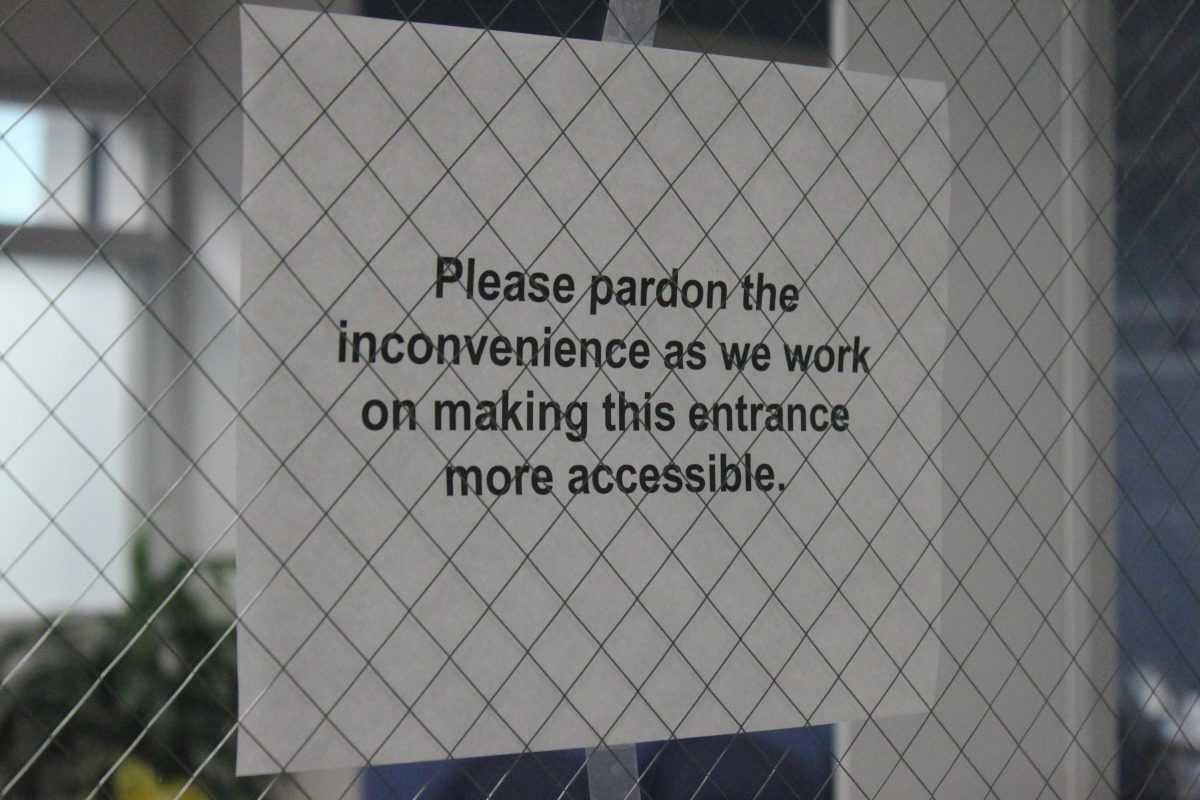 A sign outside the advising office apologizes for work being done to the entrance. The construction creates difficulty for students with disability to enter the office. (Ryan Wilson/The Lamp)