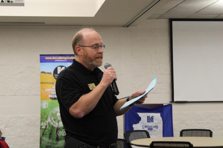 Agronomy professor Bill Harmon was the MC of the lunch event. He facilitated trivia.